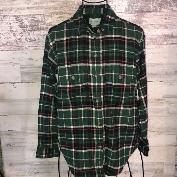 American Eagle Outfitters Tops - American Eagle red green and white flannel fall or winter style size XS soft